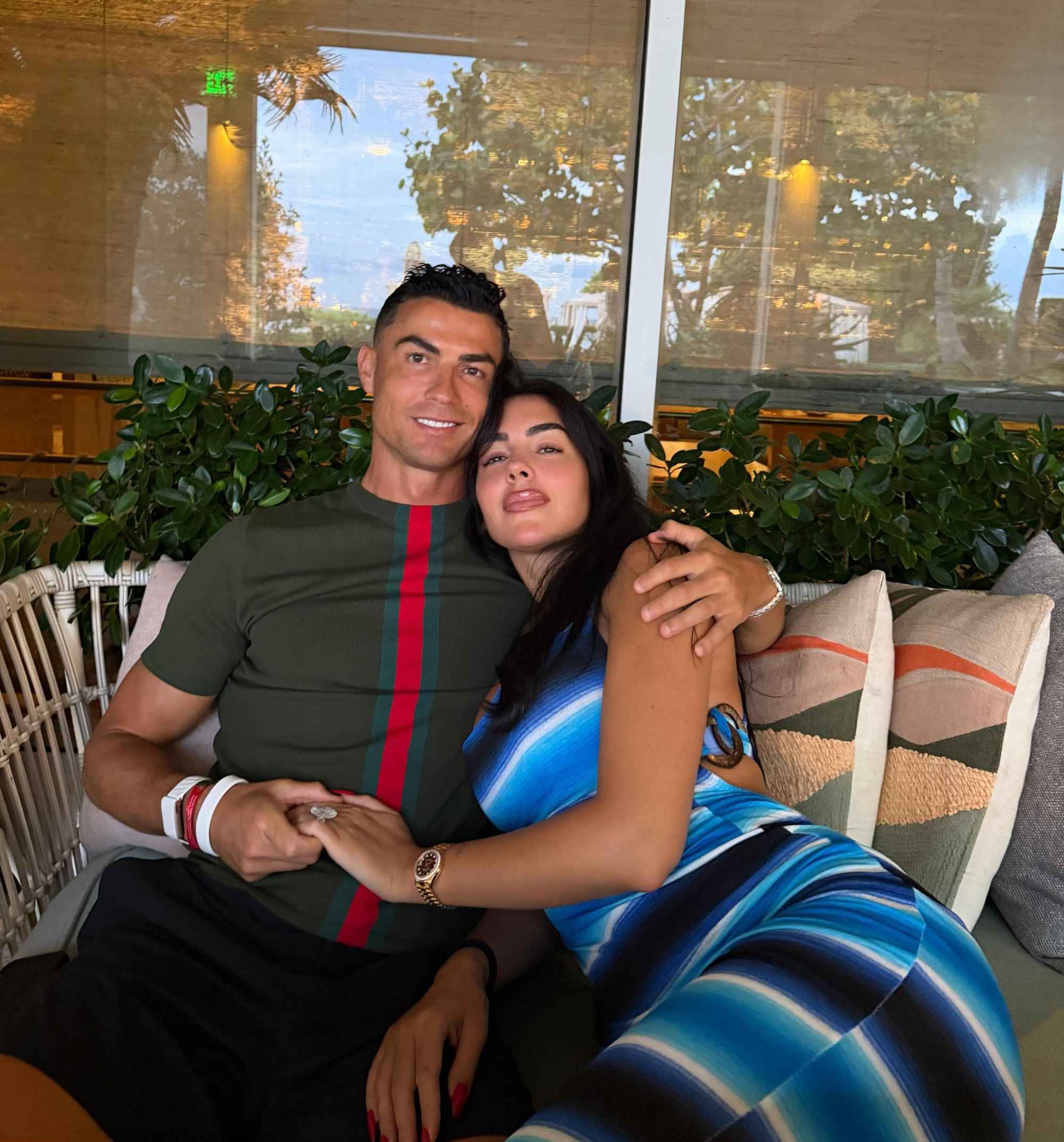 Khả năng nấu nướng của vợ Ronaldo - Ảnh 1.