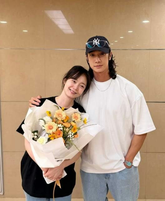 Mỹ nhân màn ảnh nổi tiếng để em trai lâm cảnh khốn cùng, phải làm shipper kiếm sống?- Ảnh 3.