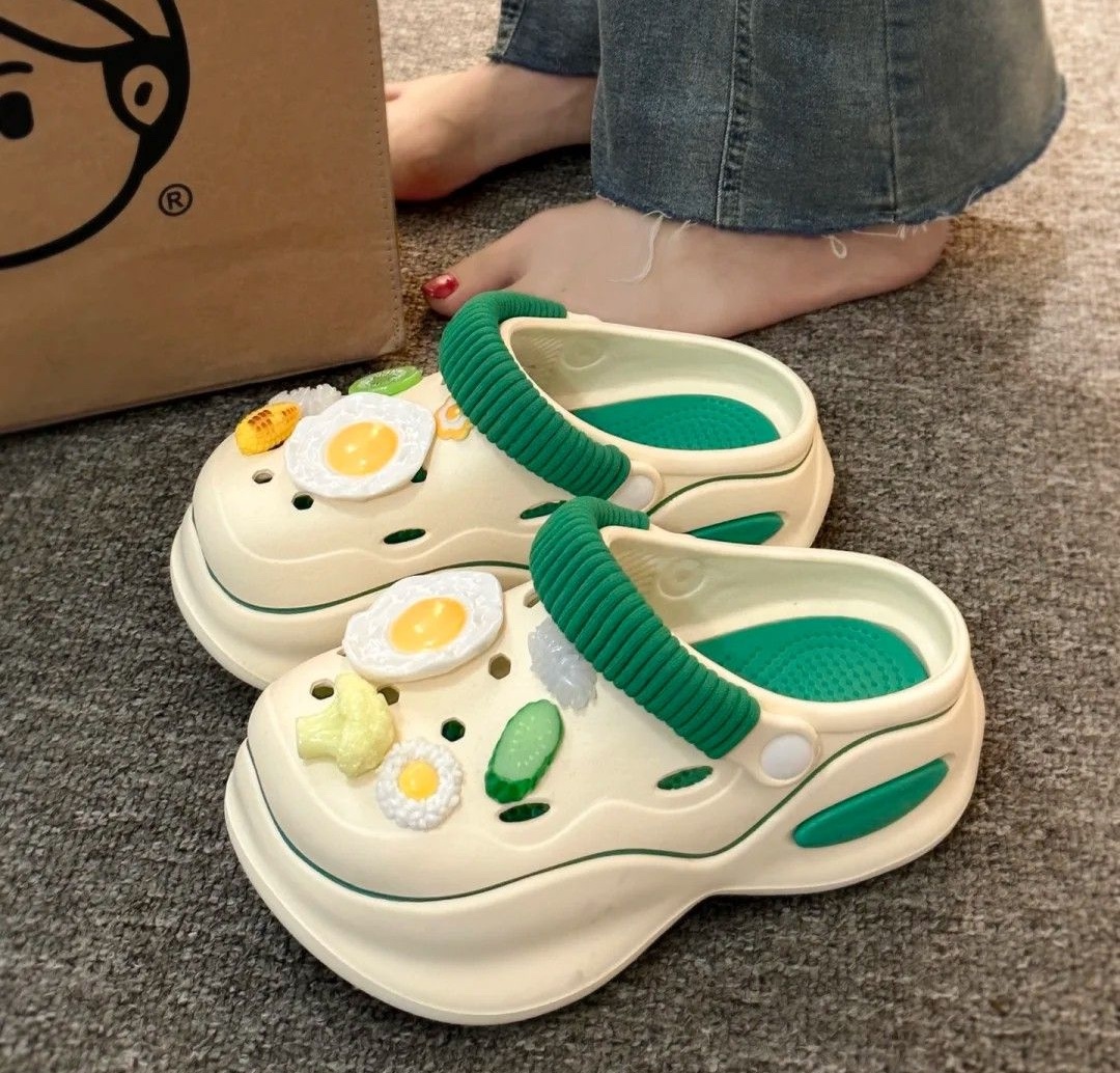 Lời khuy&ecirc;n cho những người th&iacute;ch đi d&eacute;p sục, d&eacute;p "kiểu crocs"- Ảnh 2.