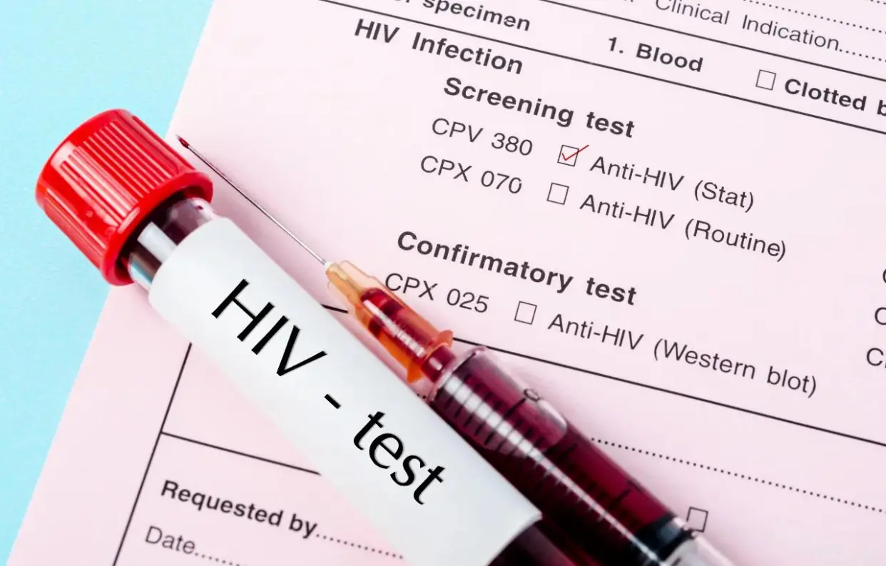 Nữ gi&aacute;o vi&ecirc;n 28 tuổi nhiễm HIV bật kh&oacute;c: "T&ocirc;i chỉ muốn m&igrave;nh xinh đẹp hơn th&ocirc;i m&agrave;" - Ảnh 4.
