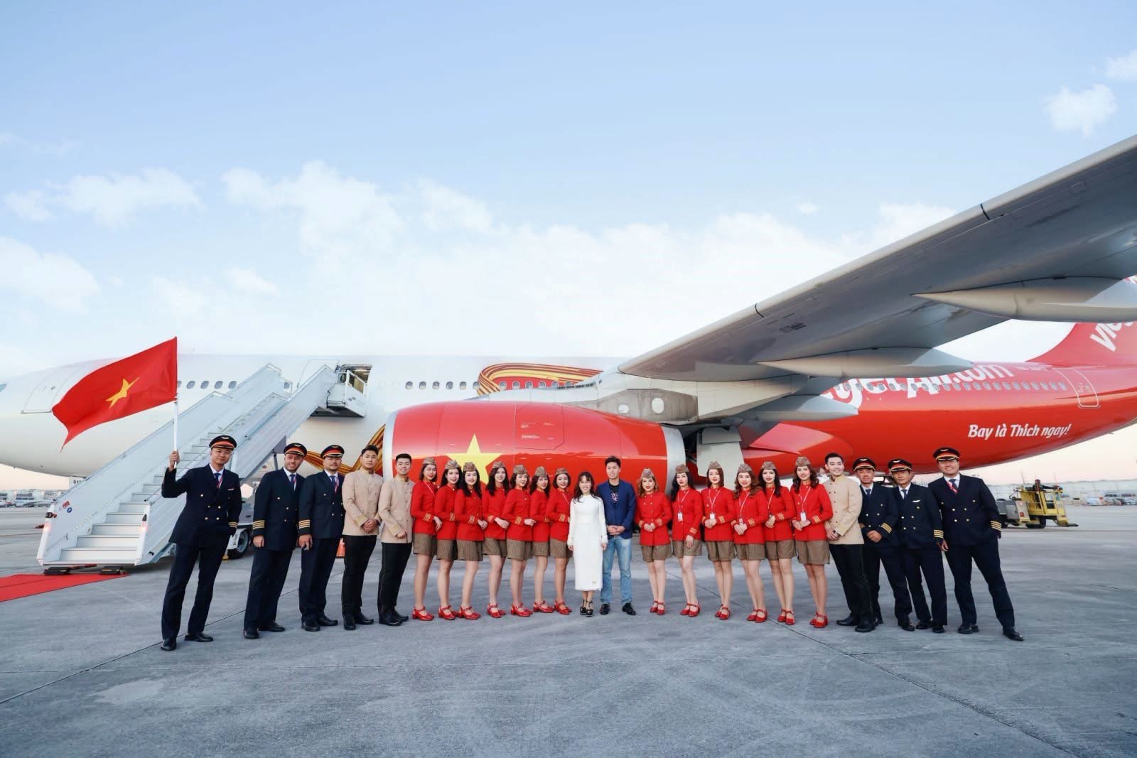 Sắc đỏ Vietjet được bình chọn “Đồng phục tiếp viên hàng không đẹp nhất thế giới” - Ảnh 4.