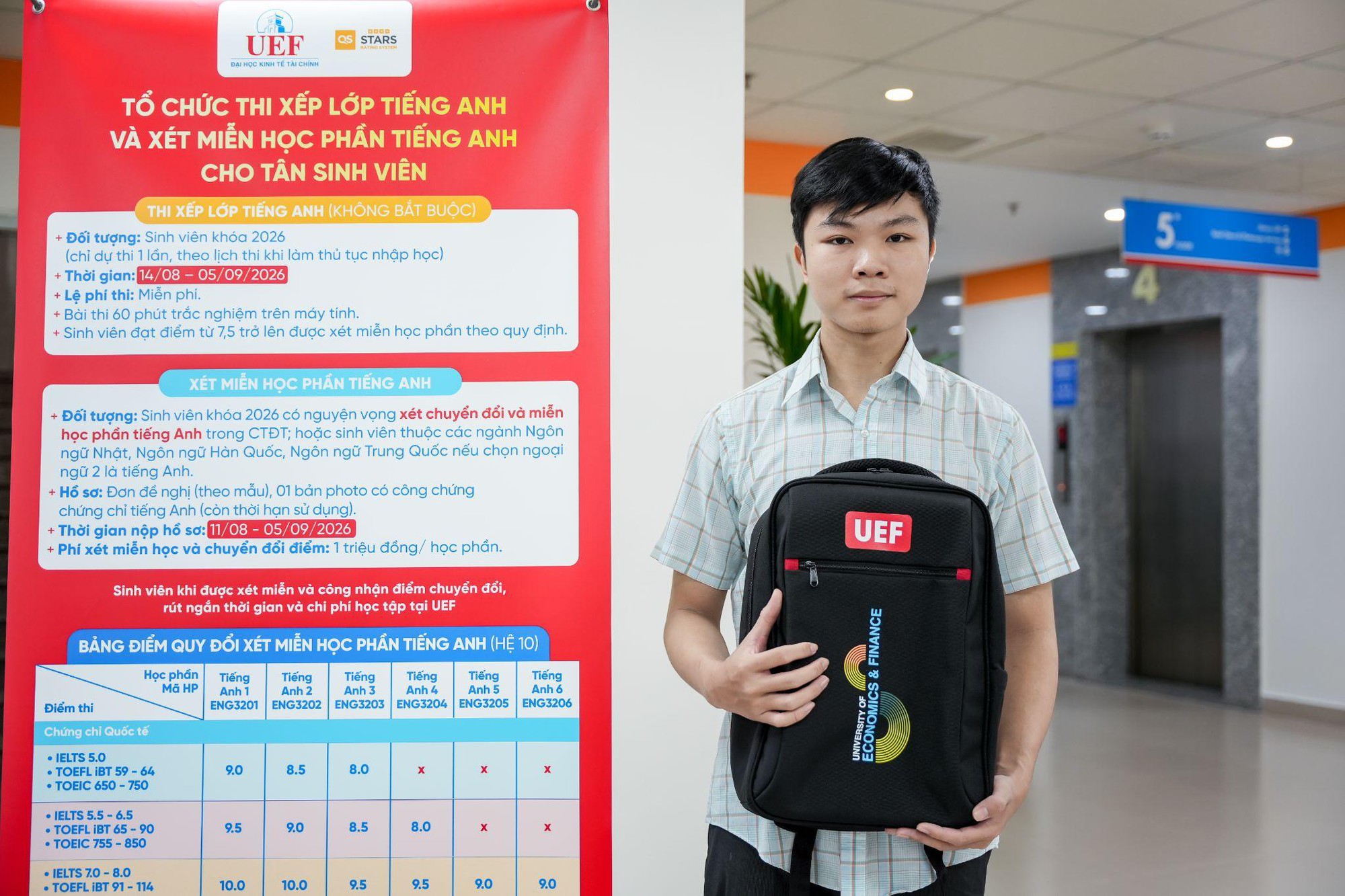 Đông đảo thí sinh, phụ huynh đến UEF hoàn tất thủ tục nhập học - Ảnh 8.