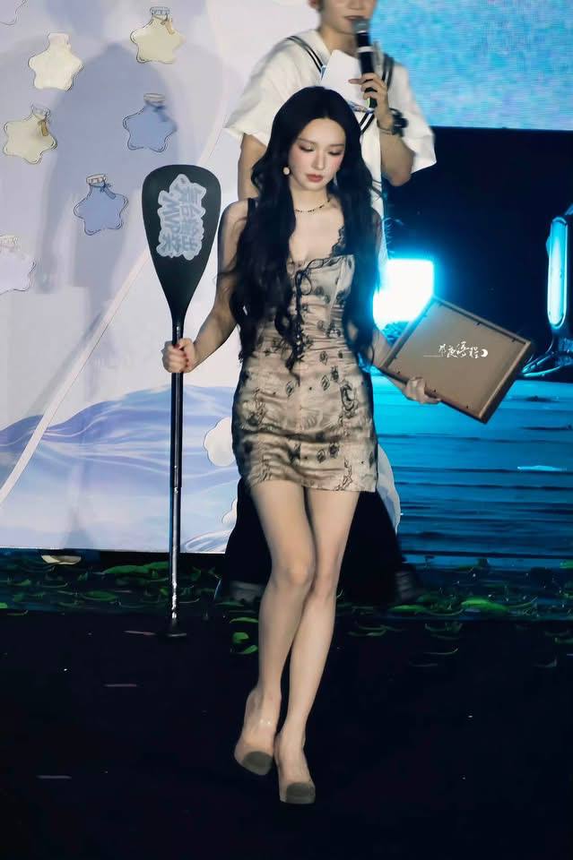 Mỹ nhân đi ngược với chuẩn gầy trơ xương của Cbiz, body bốc lửa không góc nào dìm nổi- Ảnh 7.