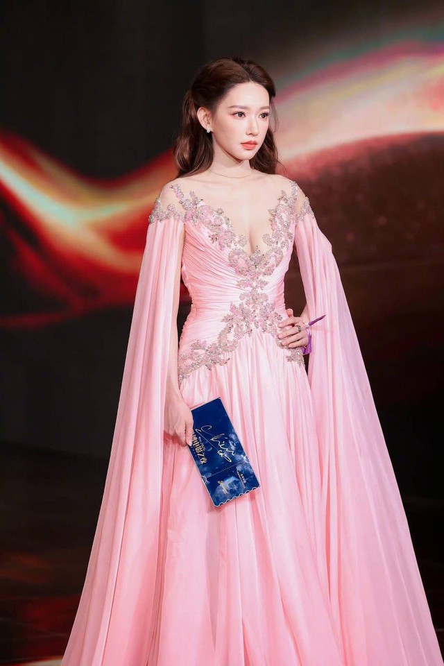 Mỹ nhân đi ngược với chuẩn gầy trơ xương của Cbiz, body bốc lửa không góc nào dìm nổi- Ảnh 13.