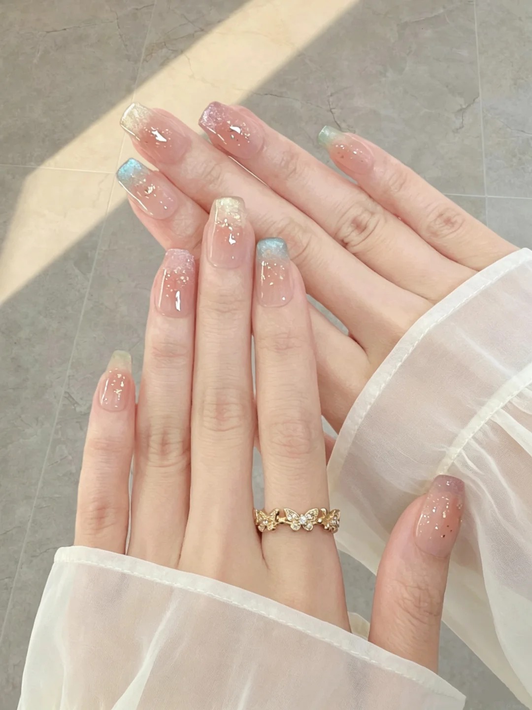 Xu hướng nail m&ugrave;a thu 2026: Chỉ cần một ch&uacute;t m&agrave;u xanh, đ&ocirc;i tay đ&atilde; tr&ocirc;ng sang v&agrave; &ldquo;old money&rdquo; hơn hẳn- Ảnh 1.
