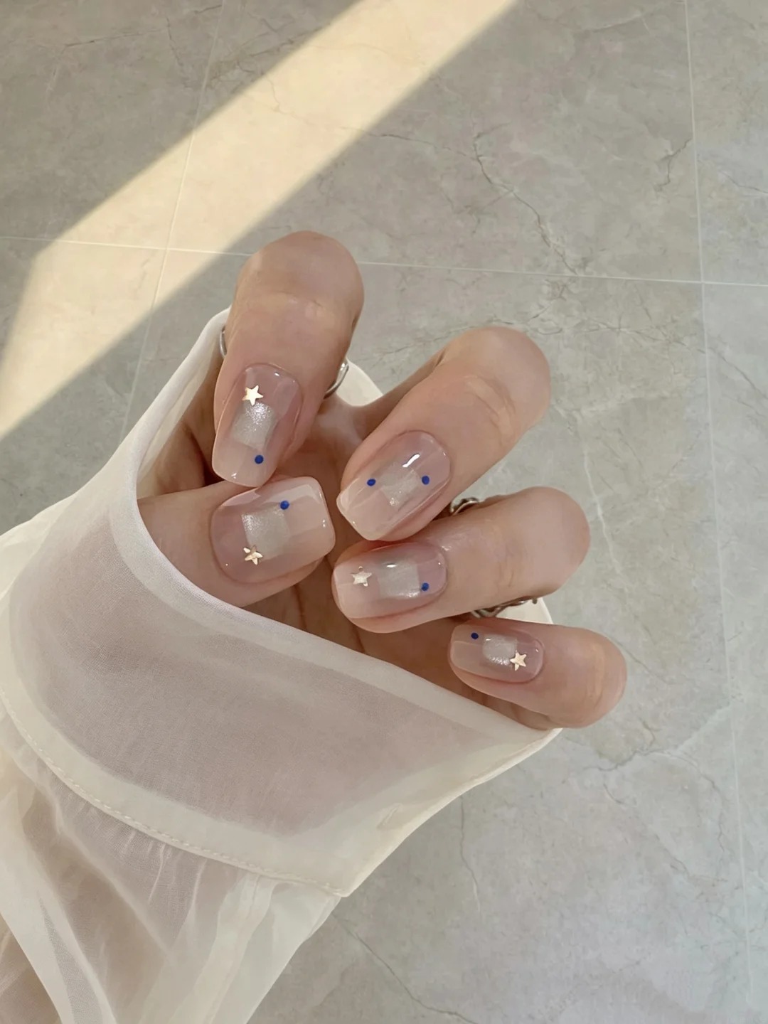 Xu hướng nail m&ugrave;a thu 2026: Chỉ cần một ch&uacute;t m&agrave;u xanh, đ&ocirc;i tay đ&atilde; tr&ocirc;ng sang v&agrave; &ldquo;old money&rdquo; hơn hẳn- Ảnh 15.