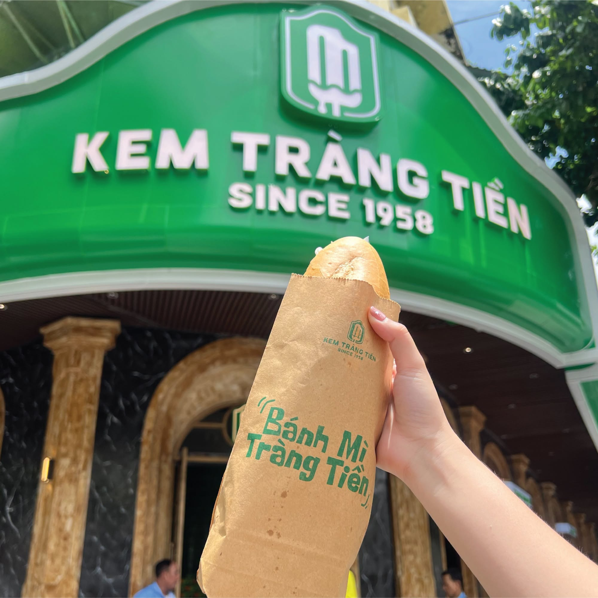 Kem Tr&agrave;ng Tiền đ&atilde; qu&aacute; quen rồi, giờ ch&uacute;ng ta c&oacute; th&ecirc;m B&aacute;nh mỳ Tr&agrave;ng Tiền- Ảnh 1.