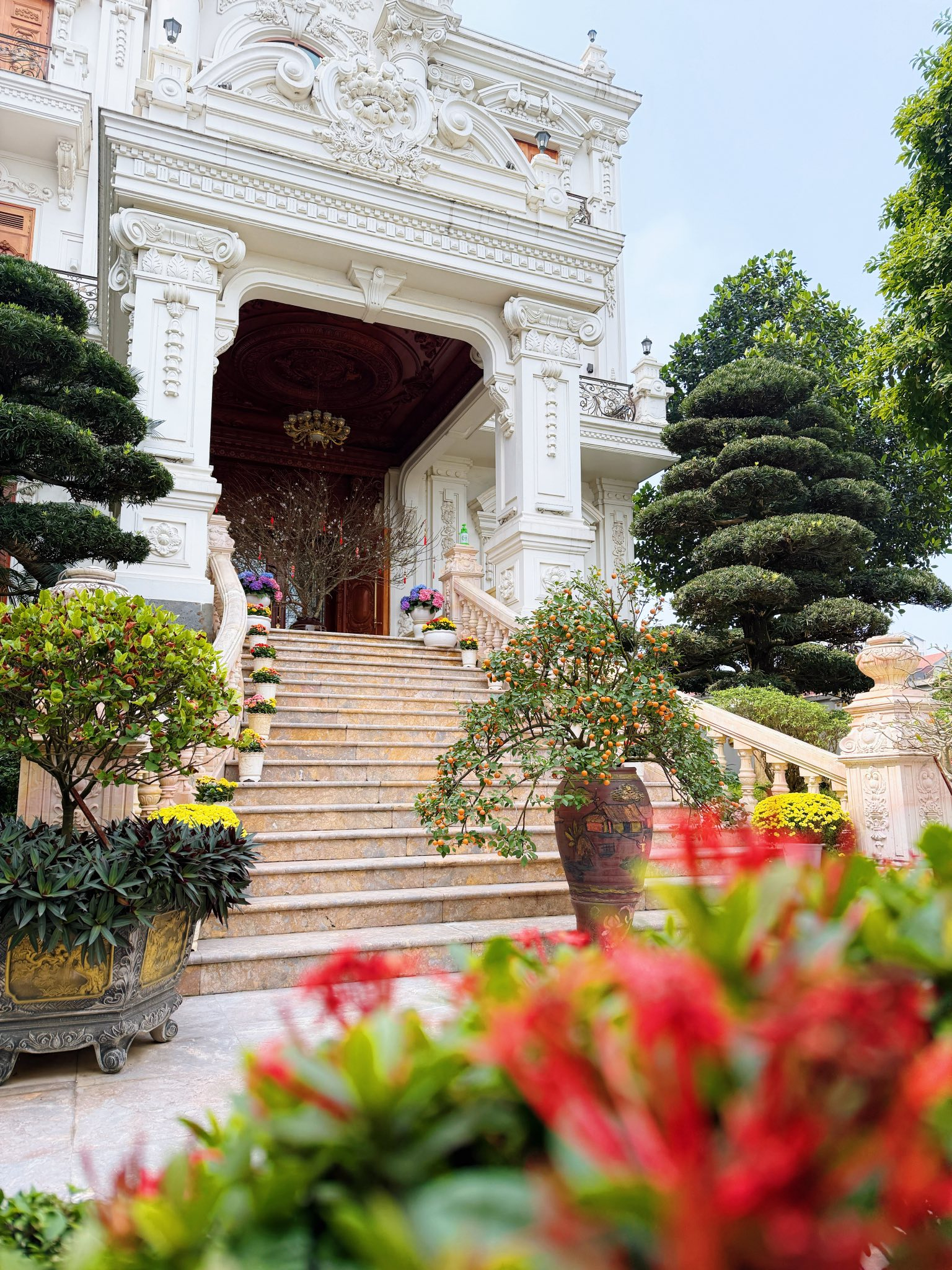 &ldquo;Ph&uacute; b&agrave;&rdquo; 34 tuổi sống cuộc đời như mở kh&oacute;a g&oacute;i VIP: Dinh thự triệu đ&ocirc;, đến ph&ograve;ng tắm cũng phải c&oacute; điều h&ograve;a- Ảnh 2.