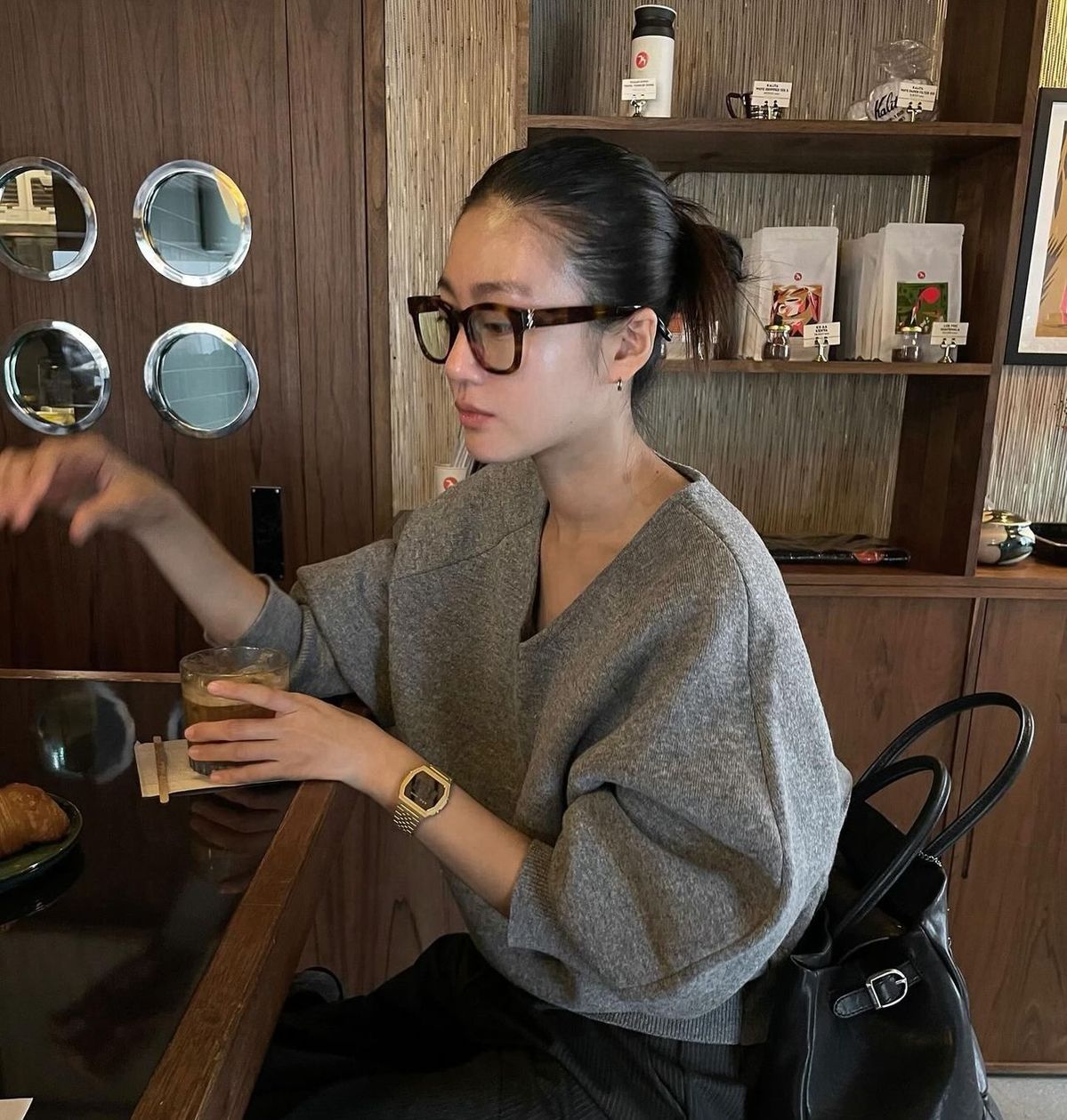 Một người c&oacute; 3 th&oacute;i quen n&agrave;y chứng tỏ họ đang tự ti nhưng cố tỏ ra mạnh mẽ- Ảnh 1.