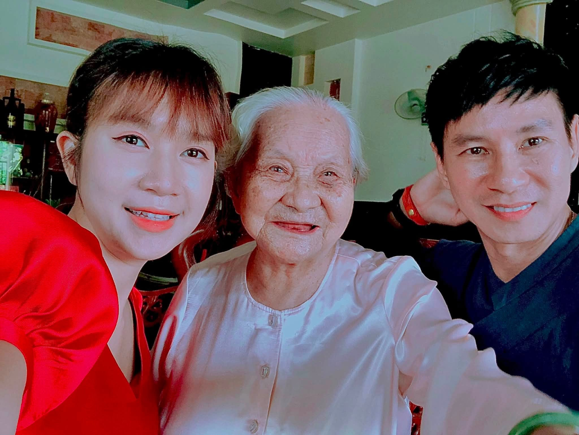 Mỹ nh&acirc;n Việt l&agrave;m d&acirc;u miền T&acirc;y: L&agrave; thạc sĩ Luật tại Mỹ, đứng sau 1400 tỷ đồng của chồng- Ảnh 1.