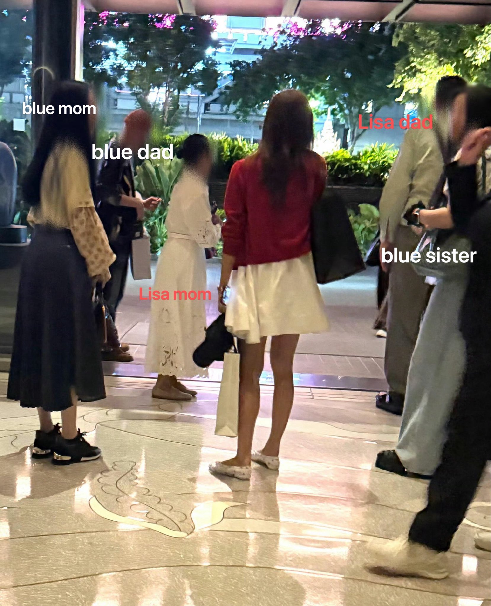 Cảnh tượng tr&aacute;i ngược kh&ocirc;ng tin nổi của Lisa (BLACKPINK) khi hẹn h&ograve; bạn trai mới v&agrave; t&igrave;nh cũ tỷ ph&uacute;- Ảnh 1.