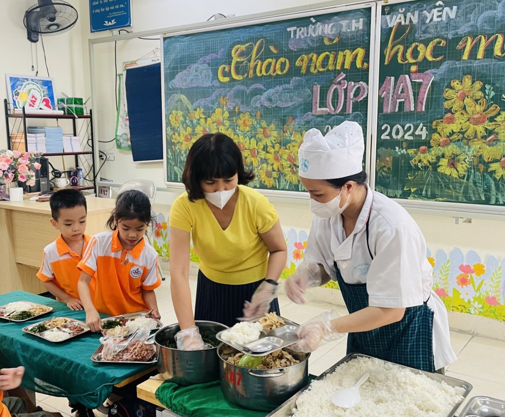 Tin rất vui: Phụ huynh học sinh trên địa bàn Hà Nội có thể được miễn phí 1 khoản ngay trong năm học tới - Ảnh 2.