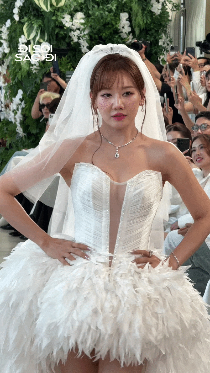 Hari Won catwalk mở m&agrave;n show Đỗ Long, Trấn Th&agrave;nh thể hiện ngay t&igrave;nh cảm với vợ- Ảnh 2.