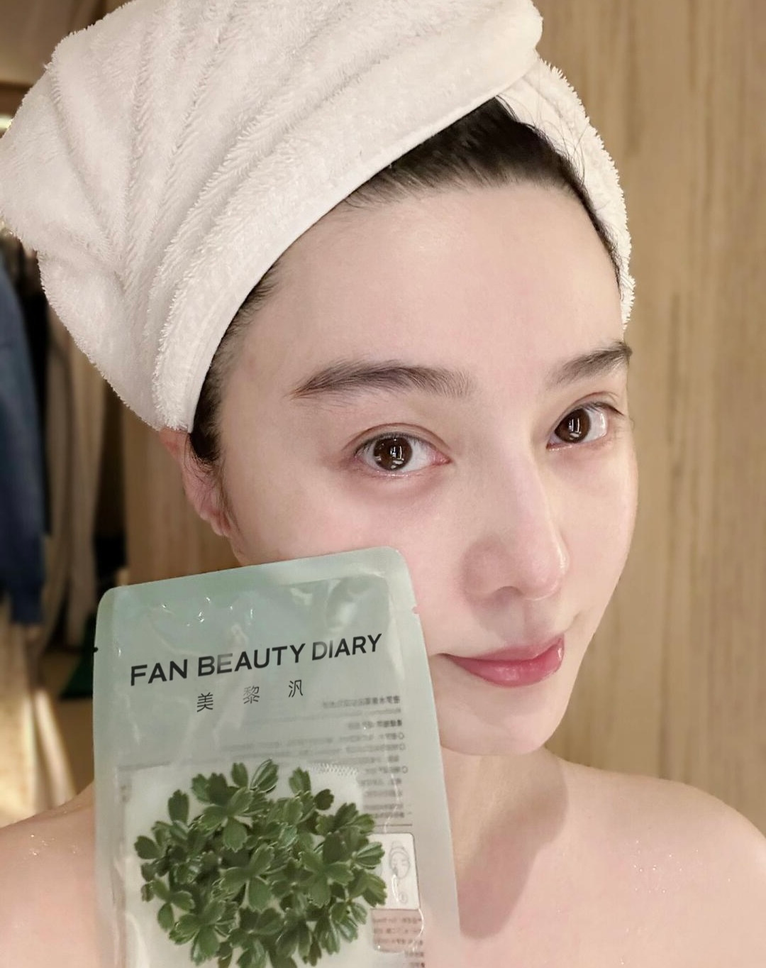 Phú bà livestream bán mặt nạ kiếm trăm tỷ, quá khứ bị phốt "làm màu" trong phòng thí nghiệm- Ảnh 7.