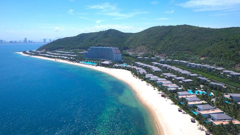 B&atilde;i biển miền Trung hội tụ gần 20 kh&aacute;ch sạn, khu nghỉ dưỡng cao cấp: Nhiều người đ&atilde; đi nhưng chưa biết t&ecirc;n - Ảnh 1.