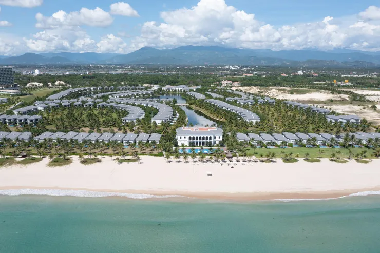 B&atilde;i biển miền Trung hội tụ gần 20 kh&aacute;ch sạn, khu nghỉ dưỡng cao cấp: Nhiều người đ&atilde; đi nhưng chưa biết t&ecirc;n - Ảnh 5.