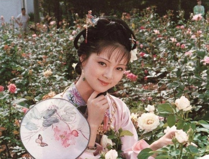 Con đường th&agrave;nh đại gia trăm triệu USD của mỹ nh&acirc;n "Hồng l&acirc;u mộng"- Ảnh 1.