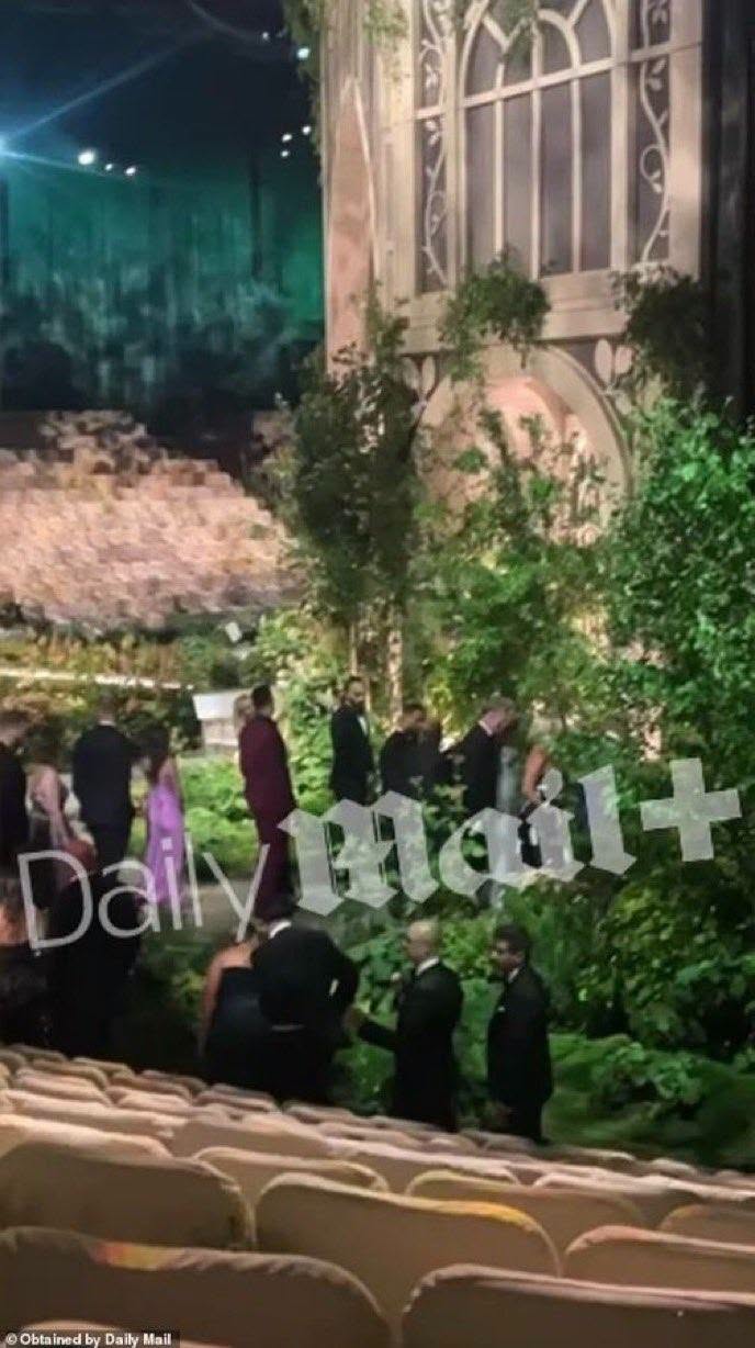 Taylor Swift và chồng xa cách ngàn dặm sau đám cưới- Ảnh 10.