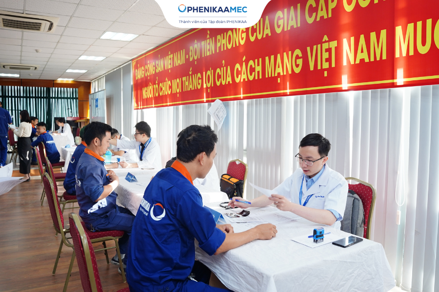 Kh&aacute;m sức khỏe định kỳ cho nh&acirc;n vi&ecirc;n: Đầu tư cho nguồn nh&acirc;n lực bền vững - Ảnh 1.