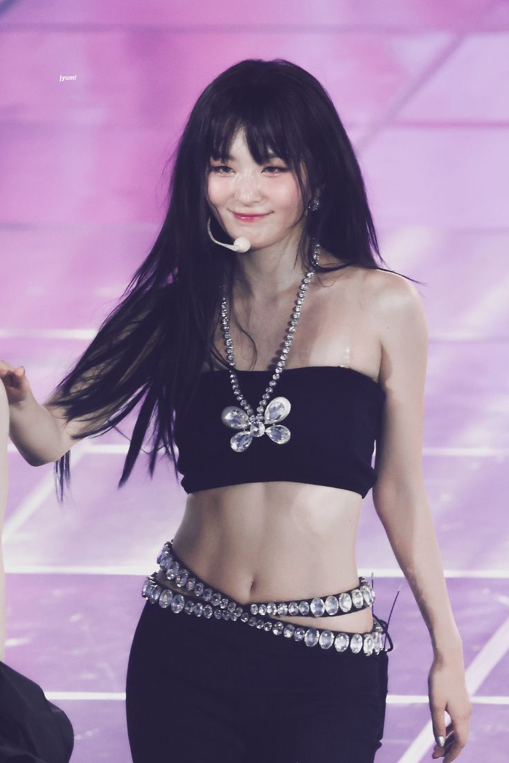 Chế độ ăn ki&ecirc;ng khắc nghiệt để giữ mức 45kg của nữ idol- Ảnh 1.
