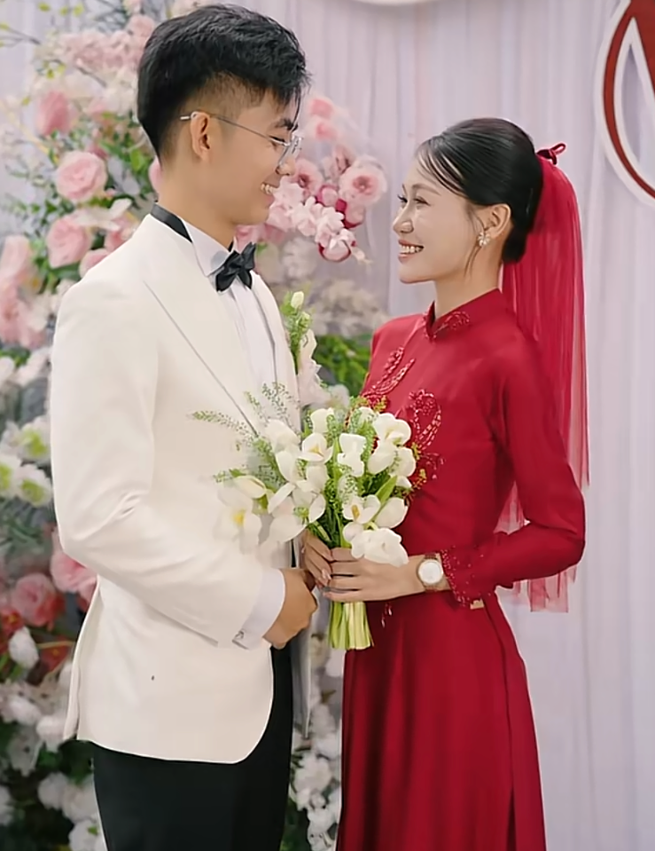 C&ocirc; sinh vi&ecirc;n ng&agrave;nh y mang cả s&aacute;ch đến rạp phim hẹn h&ograve; v&agrave; chuyện t&igrave;nh "chốt đơn" ch&oacute;ng v&aacute;nh sau 3 th&aacute;ng với ch&agrave;ng b&aacute;c sĩ nội tr&uacute; "triệu view" - Ảnh 2.