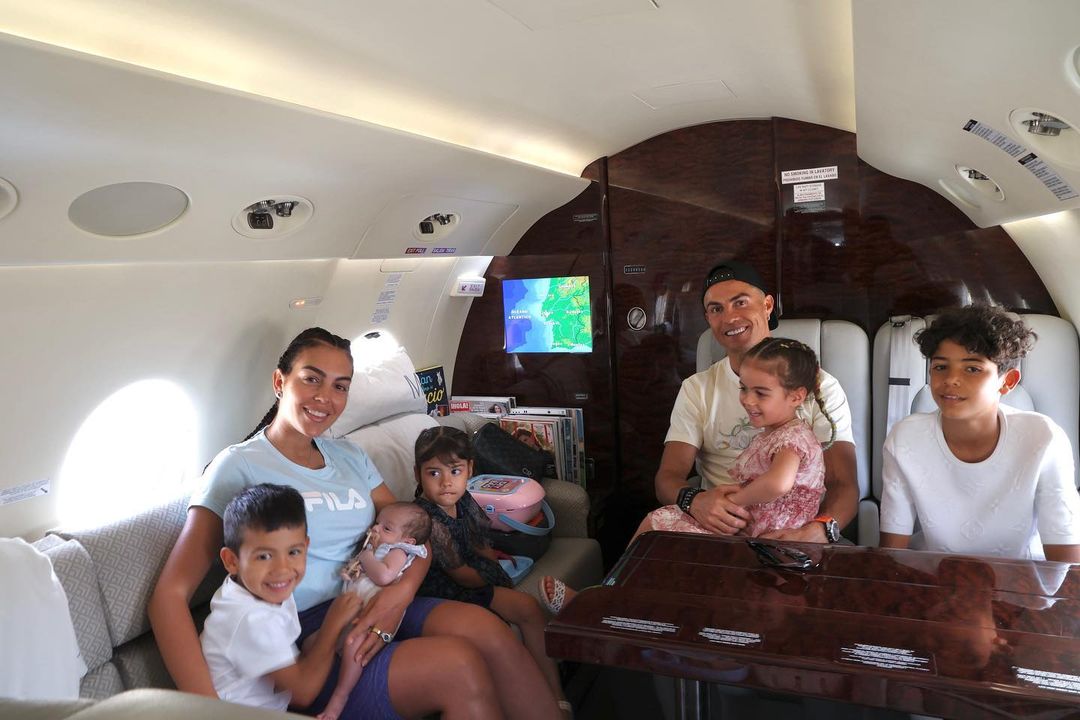 B&ecirc;n trong "cung điện" hơn 200 tỷ đồng của Ronaldo v&agrave; vợ, g&oacute;c n&agrave;o cũng to&aacute;t l&ecirc;n sự gi&agrave;u c&oacute; - Ảnh 5.