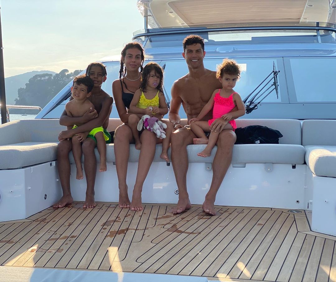 B&ecirc;n trong "cung điện" hơn 200 tỷ đồng của Ronaldo v&agrave; vợ, g&oacute;c n&agrave;o cũng to&aacute;t l&ecirc;n sự gi&agrave;u c&oacute; - Ảnh 6.
