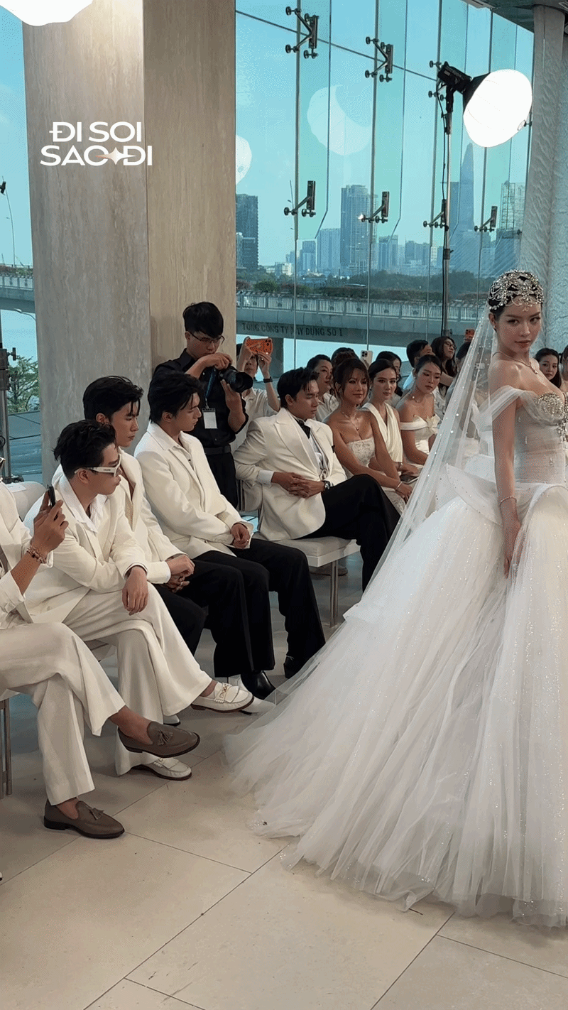 Trịnh Thăng B&igrave;nh đeo k&iacute;nh đen để ngắm Thanh Thuỷ nhiều hơn- Ảnh 2.