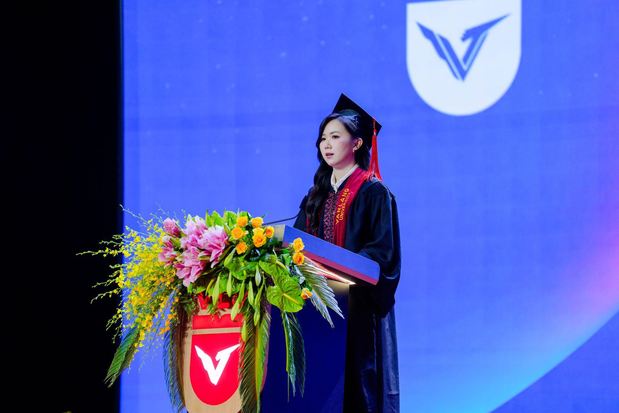 Nữ thủ khoa Văn Lang và hành trình phía sau những nụ cười - Ảnh 1.