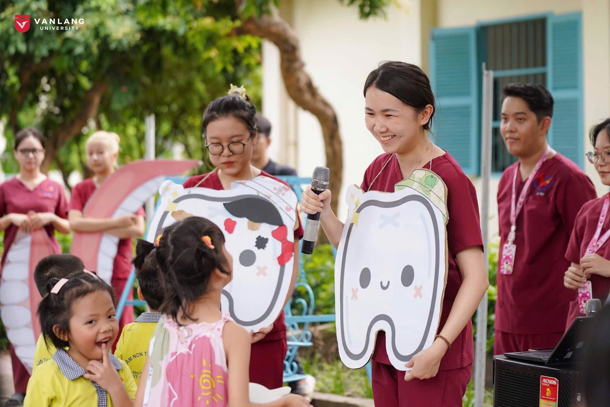 Nữ thủ khoa Văn Lang và hành trình phía sau những nụ cười - Ảnh 4.