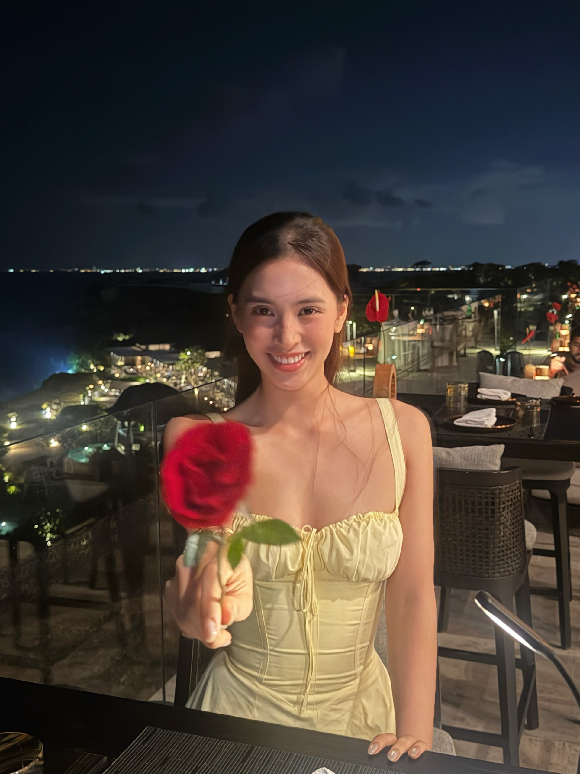 Khi mỹ nh&acirc;n "ng&agrave;n năm c&oacute; một" l&ecirc;n đồ: Đẹp đến mức đối thủ ngại đụng h&agrave;ng, xứng danh s&aacute;ch mẫu thời trang- Ảnh 1.