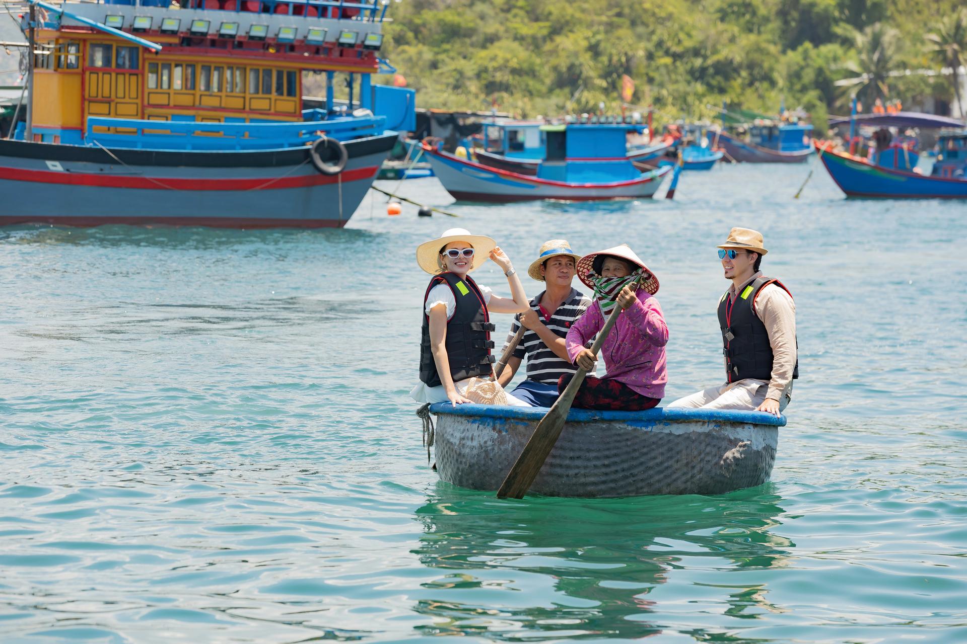 Lần đầu ti&ecirc;n, du thuyền 5 sao ở lại qua đ&ecirc;m tại vịnh biển Việt Nam từng được thế giới vinh danh - Ảnh 2.