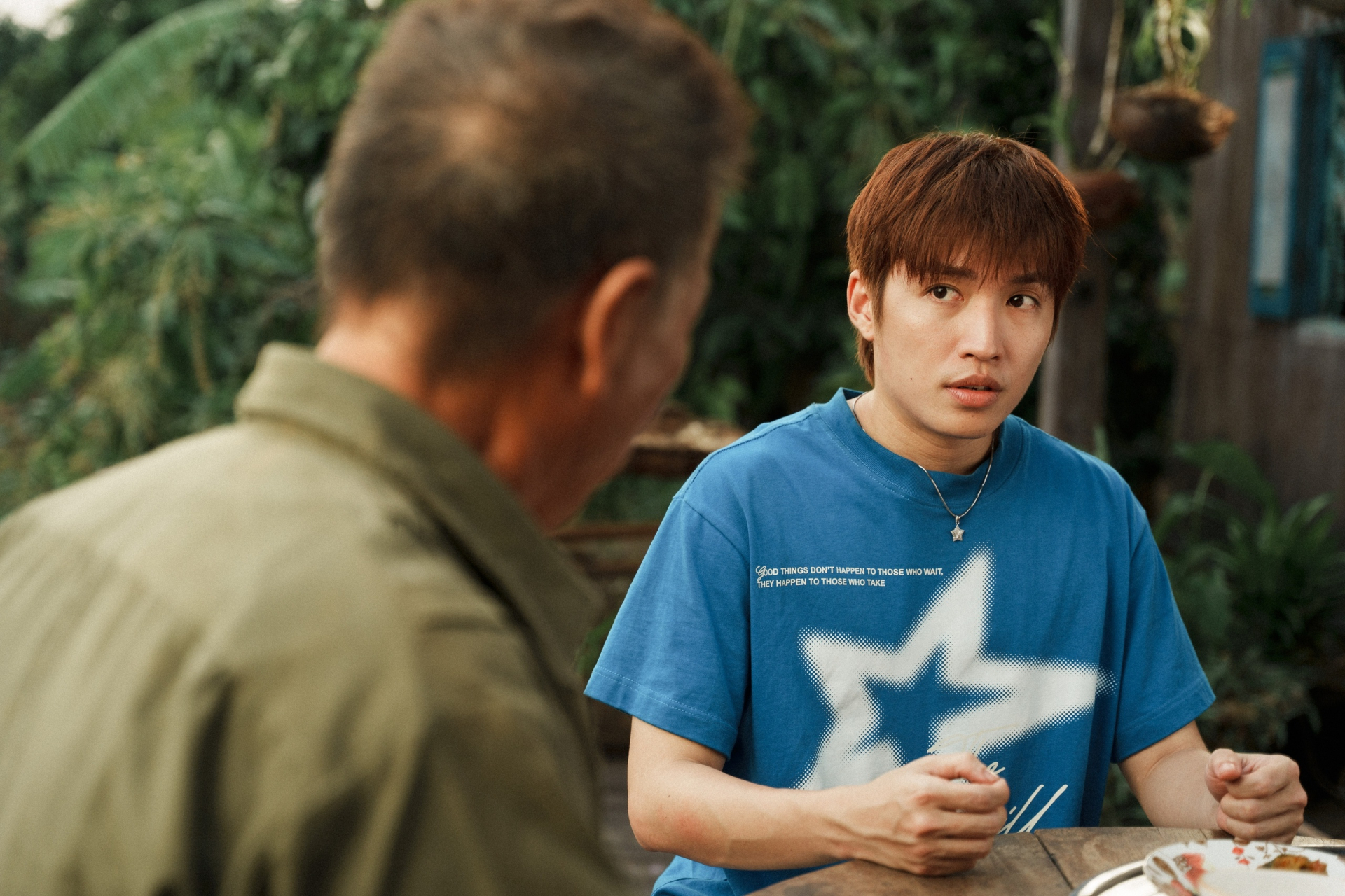 Nghỉ H&egrave; Sợ Nghỉ Hưu: Kịch bản c&oacute; duy&ecirc;n, diễn xuất c&oacute; tầm, kh&ocirc;ng l&agrave; si&ecirc;u phẩm th&igrave; cũng đ&aacute;ng tiền- Ảnh 5.