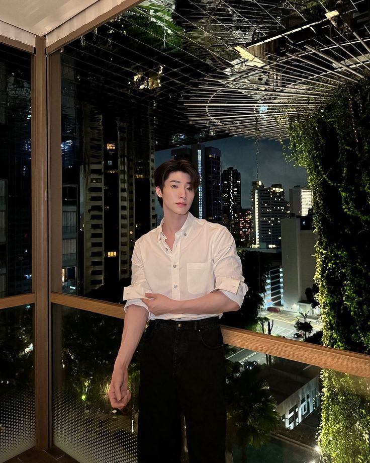"T&igrave;nh trẻ" tin đồn của Lisa: Cao 1m83, visual s&aacute;ng bừng h&uacute;t hơn 2,5 triệu fan- Ảnh 10.