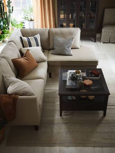 Vì sao ngày càng nhiều người không mua sofa chữ L dù phòng khách rộng?- Ảnh 1.