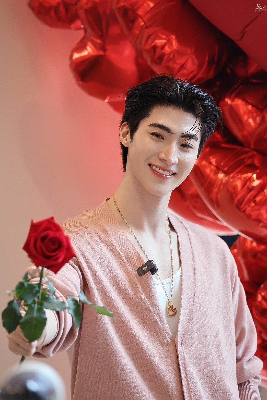 "T&igrave;nh trẻ" tin đồn của Lisa: Cao 1m83, visual s&aacute;ng bừng h&uacute;t hơn 2,5 triệu fan- Ảnh 11.