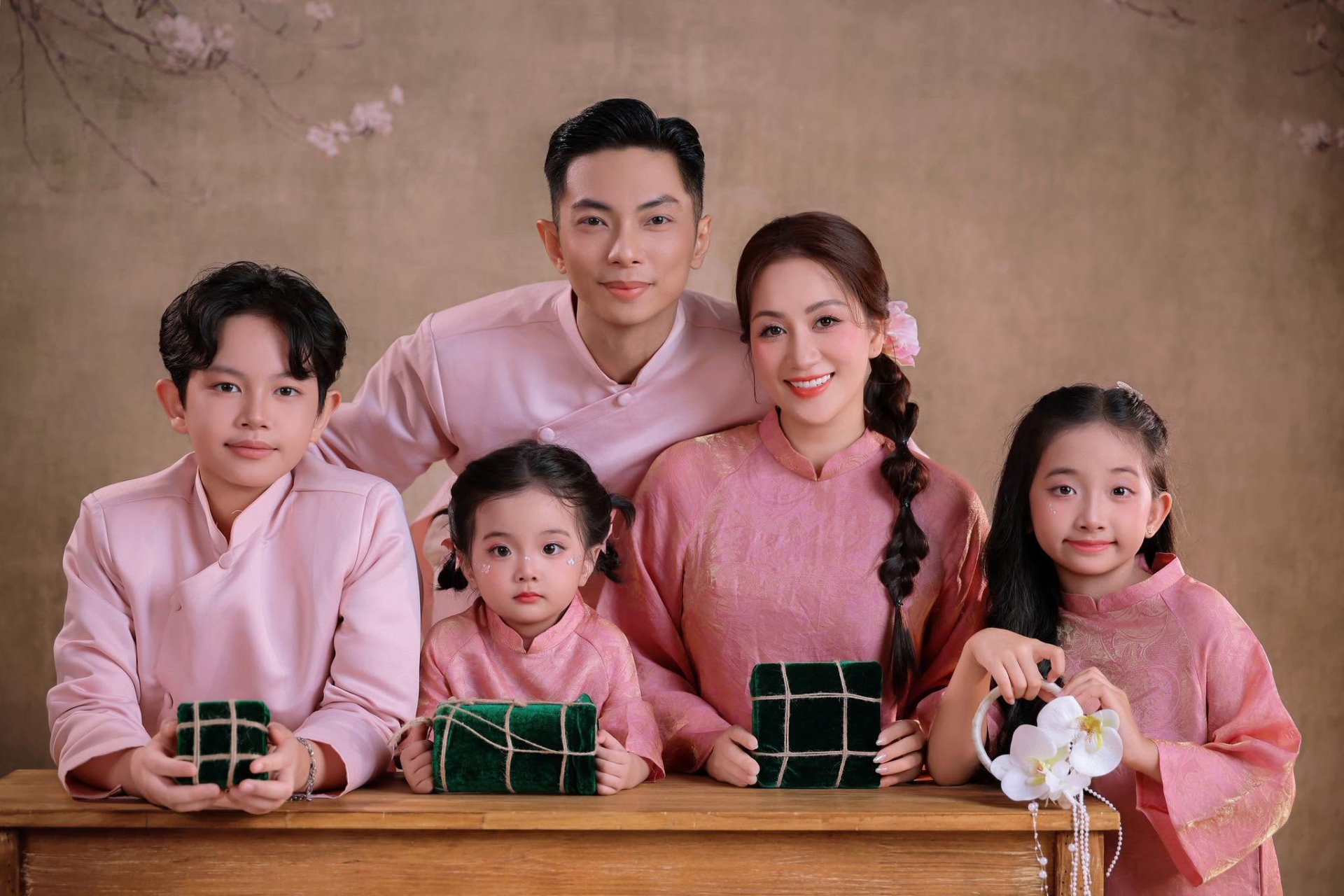 Căn nh&agrave; chứa to&agrave;n đồ v&ocirc; gi&aacute; của Kh&aacute;nh Thi, Phan Hiển- Ảnh 9.