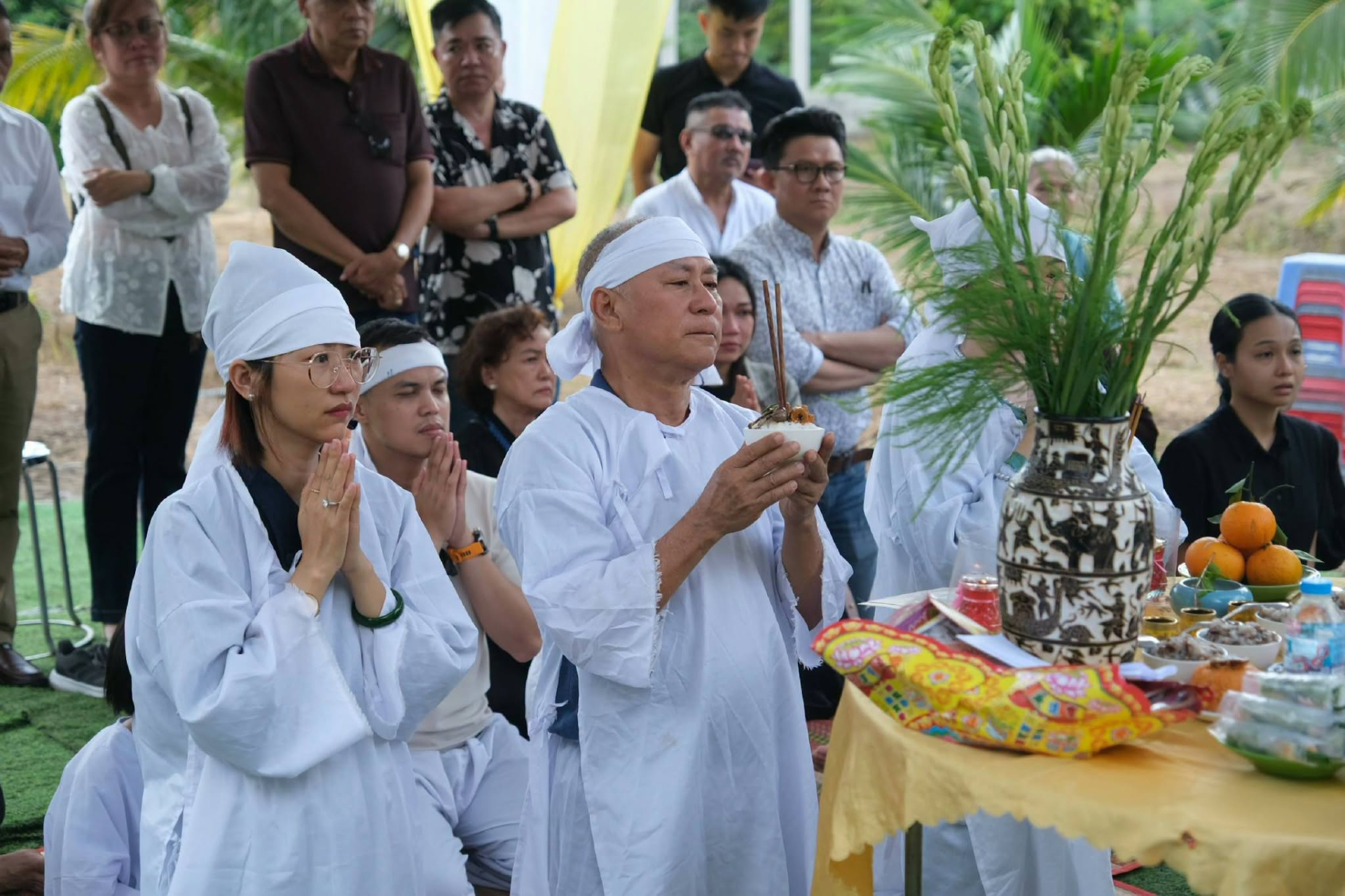Nam NSND đ&atilde; x&acirc;y xong phần mộ cho vợ qu&aacute; cố qua đời ở tuổi 64, x&uacute;c động 3 tiếng "bạn đời ơi"- Ảnh 5.