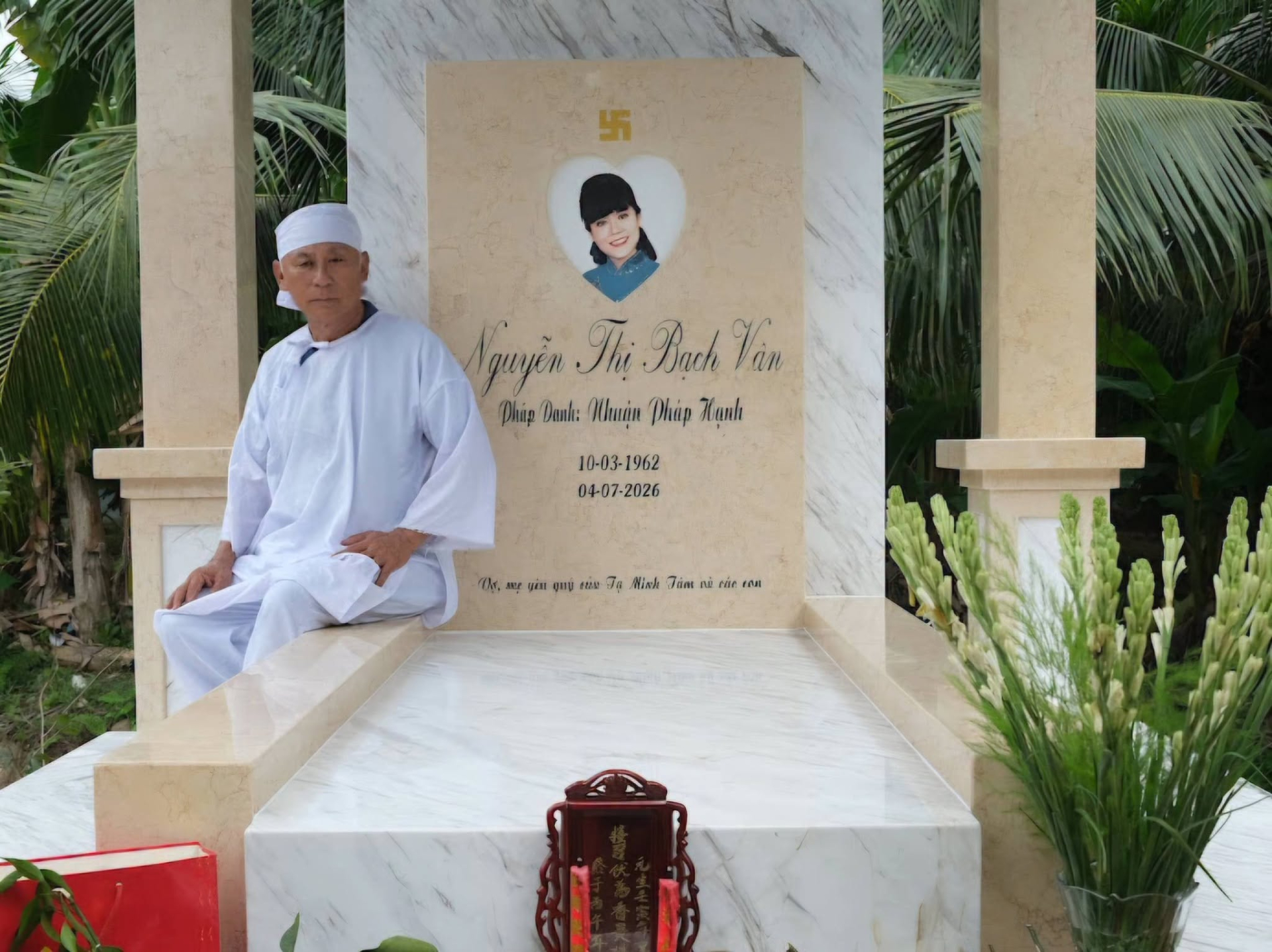 Nam NSND đ&atilde; x&acirc;y xong phần mộ cho vợ qu&aacute; cố qua đời ở tuổi 64, x&uacute;c động 3 tiếng "bạn đời ơi"- Ảnh 2.
