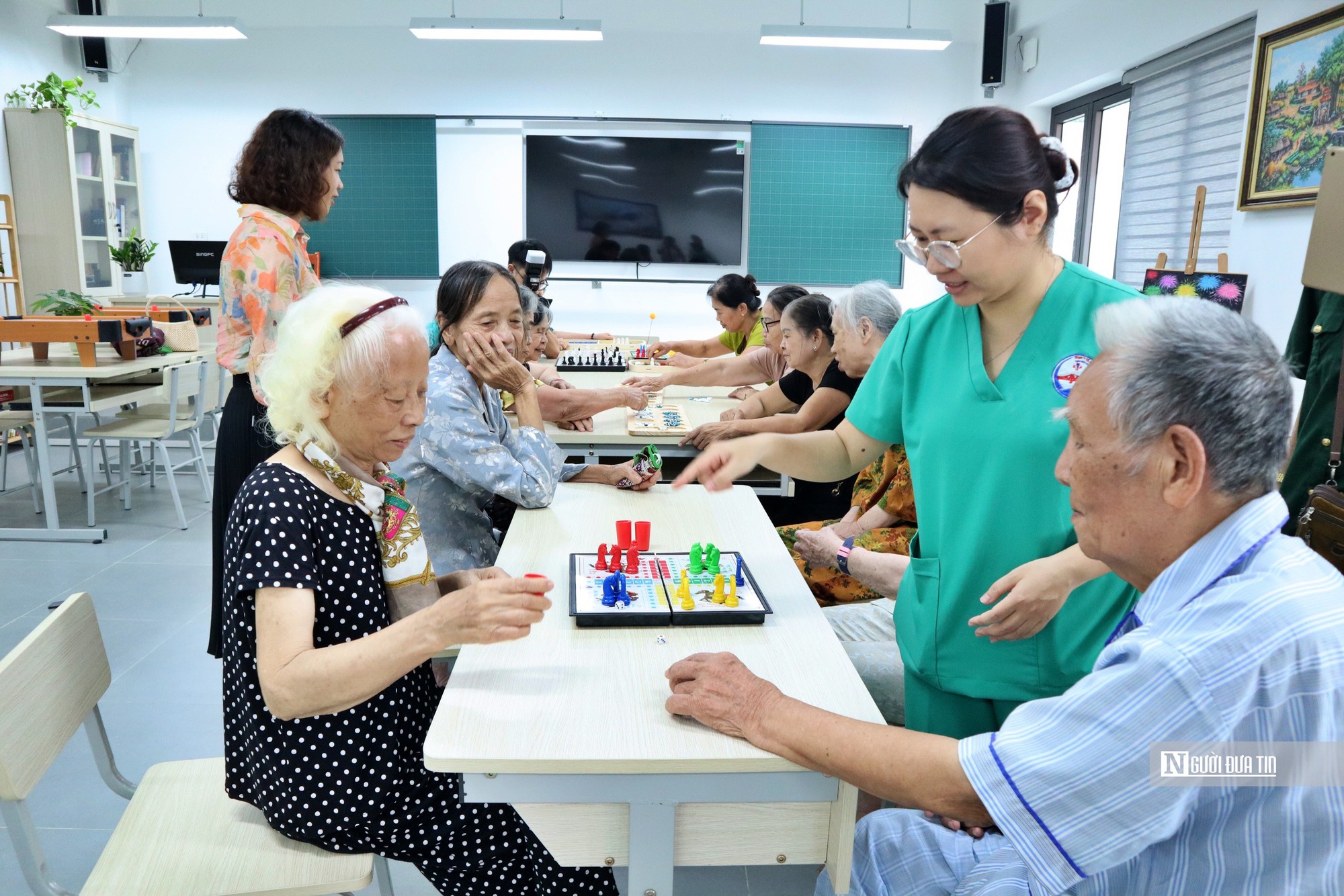 Người gi&agrave; ti&ecirc;m "thuốc bổ n&atilde;o": Cẩn trọng tiền mất, tật mang- Ảnh 2.