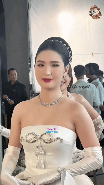 Ph&uacute; b&agrave; Ngọc Loan chung khung h&igrave;nh với mỹ nh&acirc;n đẹp nhất VN: Kh&ocirc;ng ngờ c&ugrave;ng sinh năm 1993, nhiều thứ qu&aacute; kh&aacute;c - Ảnh 2.