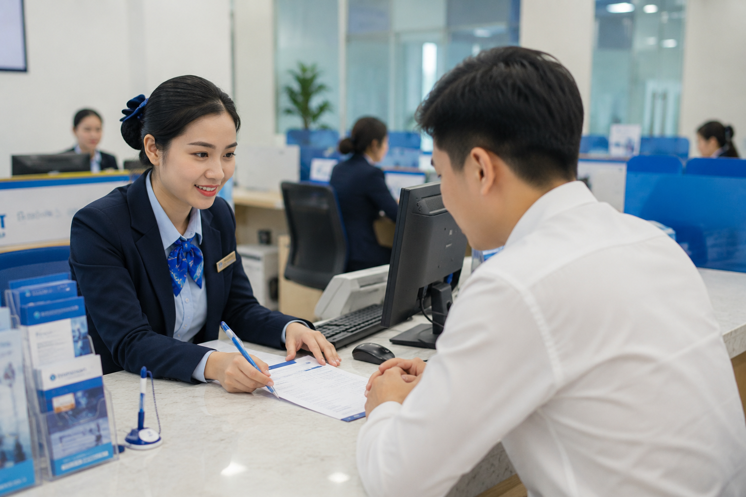 Từ h&ocirc;m nay 15.8, quy định cho vay ng&acirc;n h&agrave;ng thay đổi: 5 điểm kh&aacute;ch h&agrave;ng cần lưu &yacute;- Ảnh 1.