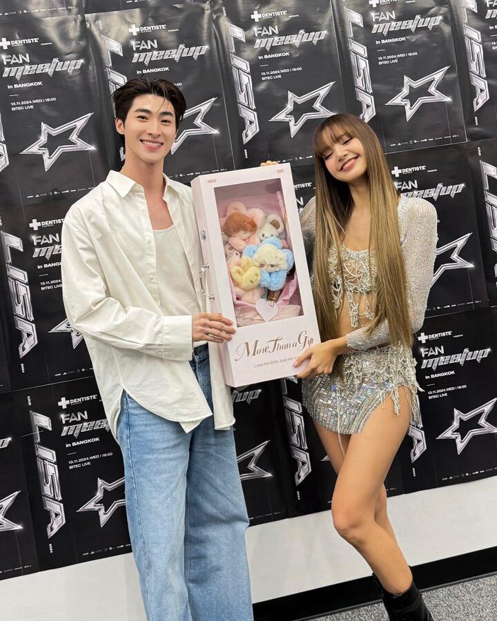 Nam thần Th&aacute;i Lan li&ecirc;n tục xuất hiện cạnh Lisa BLACKPINK l&agrave; ai?- Ảnh 3.