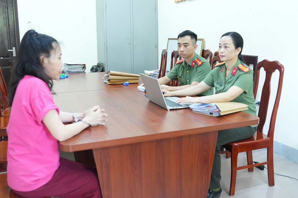 Công an khám xét cơ sở điều trị bệnh xương khớp trái phép "Phúc Tâm 8", tạm giam 3 đối tượng với giao dịch hơn 9 tỷ đồng- Ảnh 6.
