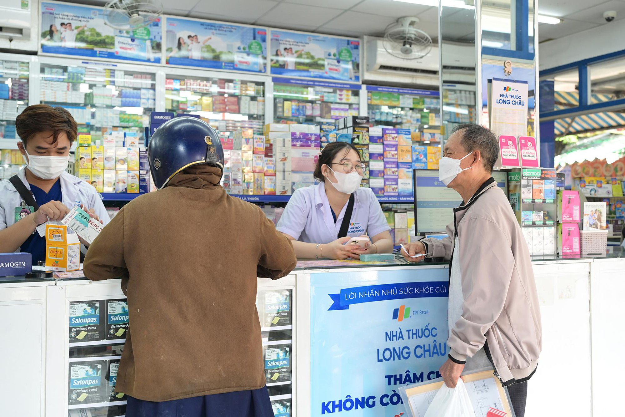 Thêm lựa chọn điều trị Covid-19 cho bệnh nhân nguy cơ tiến triển nặng: Long Châu sẵn sàng nguồn cung thuốc được FDA phê duyệt - Ảnh 2.