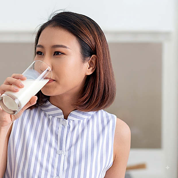Hồi trẻ uống sữa b&igrave;nh thường, sao giờ ngo&agrave;i 40 cứ uống l&agrave; đầy bụng, c&oacute; khi phải chạy vội?- Ảnh 2.