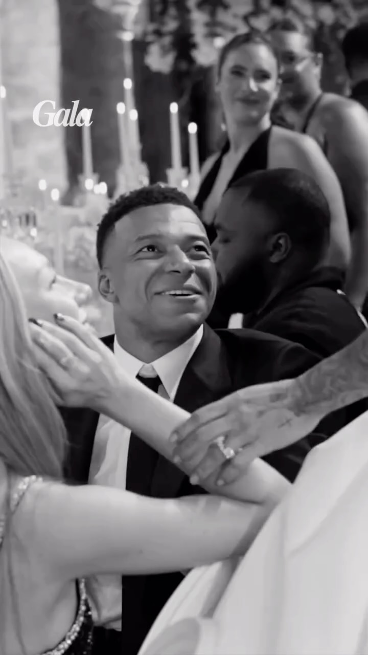 Mbappé cùng mỹ nhân Tây Ban Nha Ester Expósito quẩy tưng bừng ở đám cưới đồng đội, nhan sắc sáng bừng của đàng gái gây sốt- Ảnh 3.