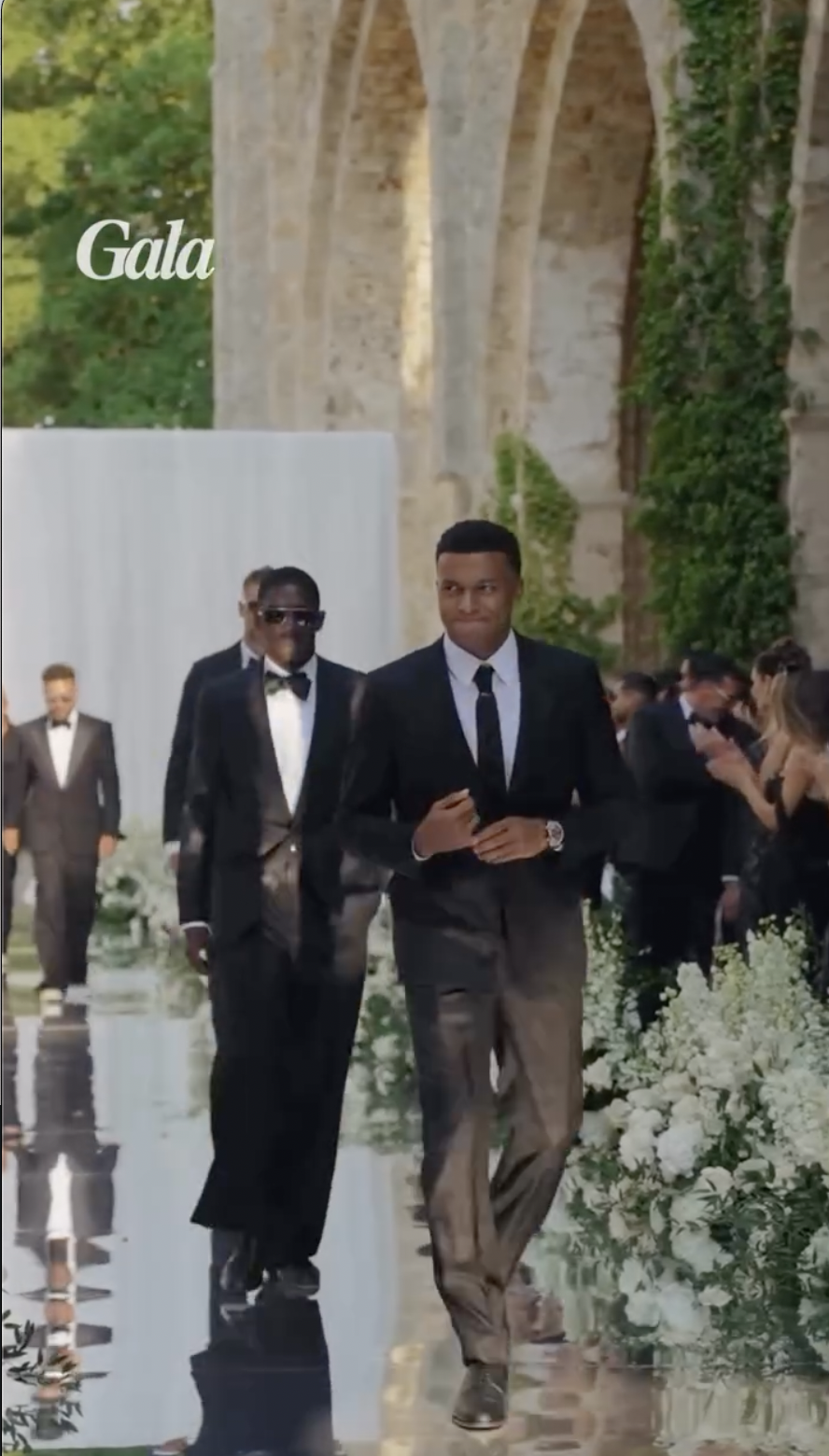 Mbappé cùng mỹ nhân Tây Ban Nha Ester Expósito quẩy tưng bừng ở đám cưới đồng đội, nhan sắc sáng bừng của đàng gái gây sốt- Ảnh 2.