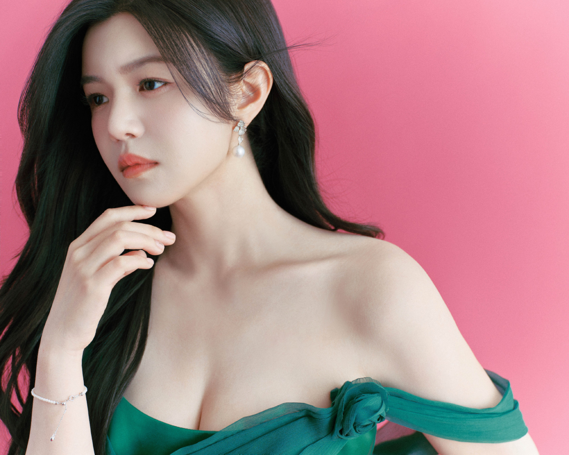 "Tiểu Long Nữ" Trần Nghi&ecirc;n Hy sang Th&aacute;i Lan hẹn h&ograve; t&igrave;nh mới sau hơn 1 năm ly dị, đ&agrave;ng trai l&agrave; ph&uacute; nhị đại k&eacute;m 8 tuổi?- Ảnh 1.