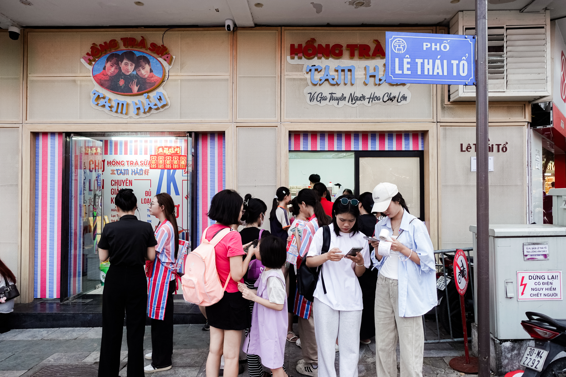 Thu&ecirc; địa điểm "đắt như v&agrave;ng" giữa trung t&acirc;m phố cổ, b&aacute;n tr&agrave; sữa gi&aacute; 7000/ly: Tam Hảo đang t&iacute;nh to&aacute;n th&ocirc;ng minh hay mạo hiểm?- Ảnh 1.